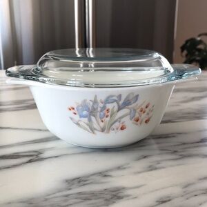 Vintage Pyrex Blue Floral Iris Spring Garden Casserole Dish w Lid; 1QT; 25E, 40D